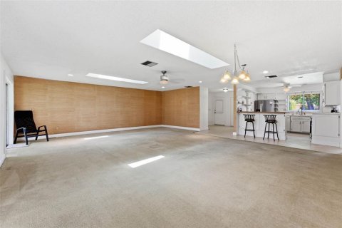 House in Orlando, Florida 3 bedrooms, 183.3 sq.m. № 2330096 - photo 27
