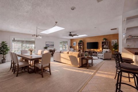 House in Orlando, Florida 3 bedrooms, 183.3 sq.m. № 2330096 - photo 4