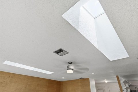 House in Orlando, Florida 3 bedrooms, 183.3 sq.m. № 2330096 - photo 29