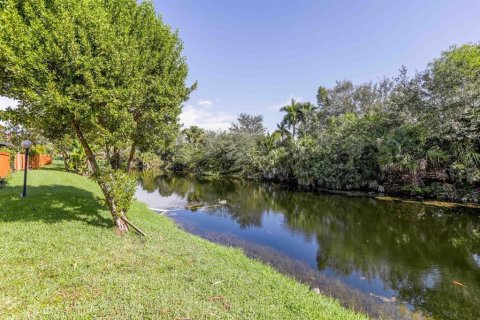 Adosado en alquiler en Sunrise, Florida, 3 dormitorios, 131.18 m2 № 1146670 - foto 1