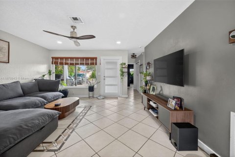 Casa en venta en Hollywood, Florida, 3 dormitorios, 96.9 m2 № 1928159 - foto 6