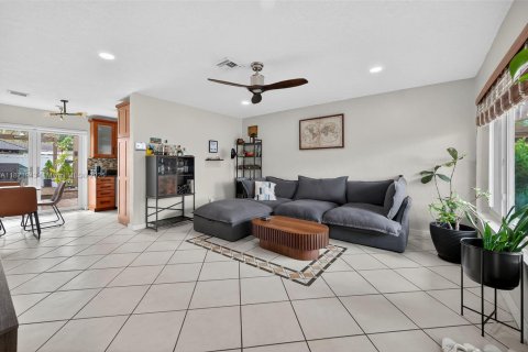 Casa en venta en Hollywood, Florida, 3 dormitorios, 96.9 m2 № 1928159 - foto 7