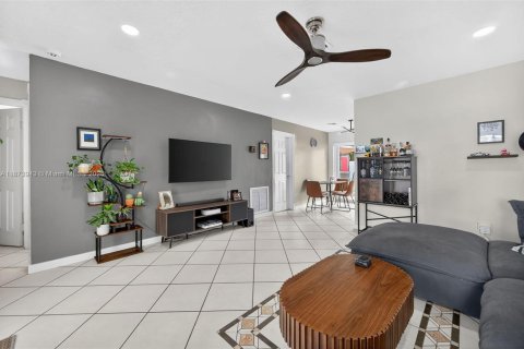 Casa en venta en Hollywood, Florida, 3 dormitorios, 96.9 m2 № 1928159 - foto 8