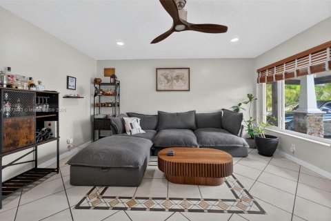 Casa en venta en Hollywood, Florida, 3 dormitorios, 96.9 m2 № 1928159 - foto 9