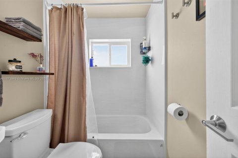 Casa en venta en Hollywood, Florida, 3 dormitorios, 96.9 m2 № 1928159 - foto 21