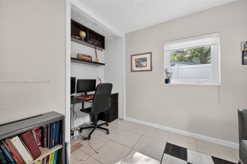 Casa en venta en Hollywood, Florida, 3 dormitorios, 96.9 m2 № 1928159 - foto 24