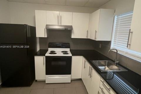 Touwnhouse à vendre à Miami, Floride: 3 chambres, 150.5 m2 № 2076041 - photo 2
