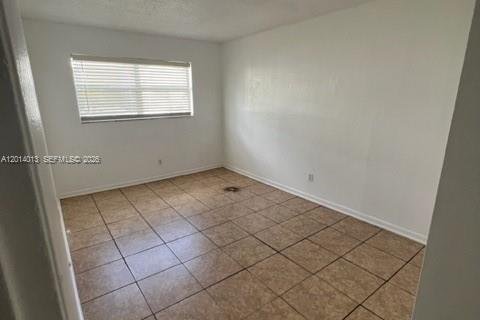 Touwnhouse à vendre à Miami, Floride: 3 chambres, 150.5 m2 № 2076041 - photo 14