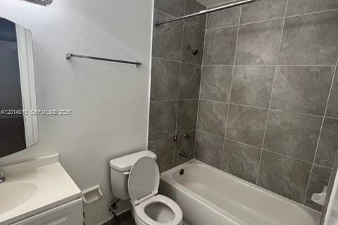 Touwnhouse à vendre à Miami, Floride: 3 chambres, 150.5 m2 № 2076041 - photo 12