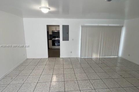 Touwnhouse à vendre à Miami, Floride: 3 chambres, 150.5 m2 № 2076041 - photo 4