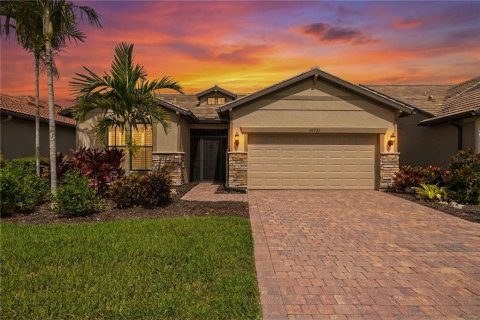House in Venice, Florida 2 bedrooms, 155.52 sq.m. № 2203282