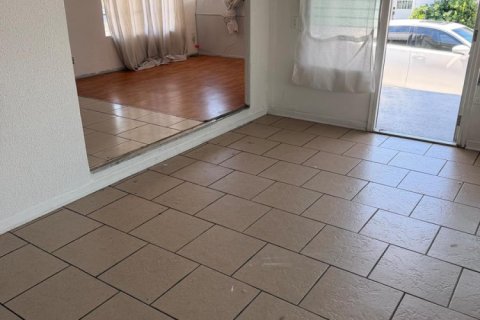 Снять в аренду виллу или дом в Халландейл-Бич, Флорида 1 комната, 39.95м2, № 2085700 - фото 4