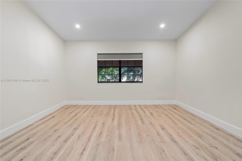 Снять в аренду таунхаус в Корал-Спрингс, Флорида 2 спальни, 131.09м2, № 1956454 - фото 26