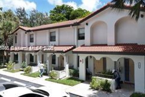 Снять в аренду таунхаус в Корал-Спрингс, Флорида 2 спальни, 131.09м2, № 1956454 - фото 9