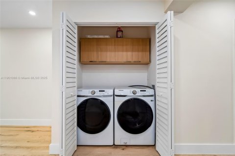 Снять в аренду таунхаус в Корал-Спрингс, Флорида 2 спальни, 131.09м2, № 1956454 - фото 18