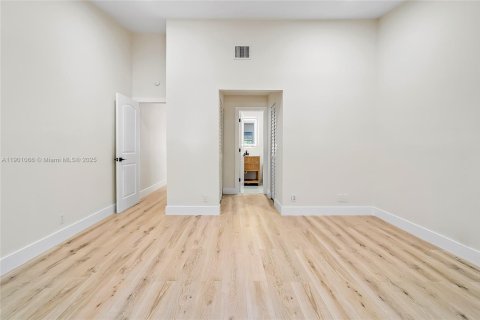 Снять в аренду таунхаус в Корал-Спрингс, Флорида 2 спальни, 131.09м2, № 1956454 - фото 29