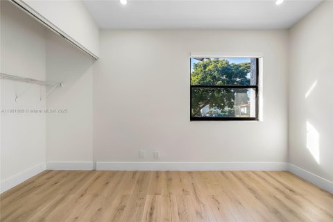 Снять в аренду таунхаус в Корал-Спрингс, Флорида 2 спальни, 131.09м2, № 1956454 - фото 24