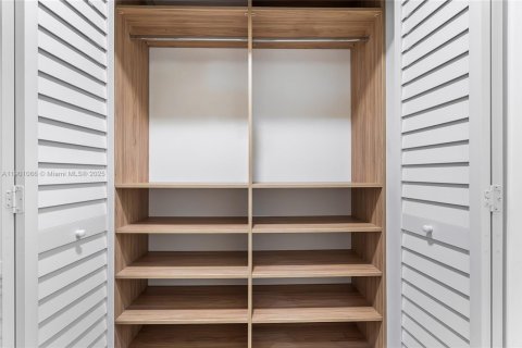 Снять в аренду таунхаус в Корал-Спрингс, Флорида 2 спальни, 131.09м2, № 1956454 - фото 28