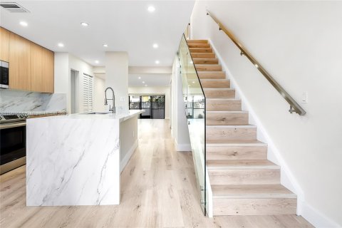 Снять в аренду таунхаус в Корал-Спрингс, Флорида 2 спальни, 131.09м2, № 1956454 - фото 10