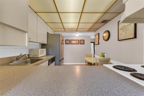 Купить кондоминиум в Халландейл-Бич, Флорида 2 спальни, 111.48м2, № 1923987 - фото 2