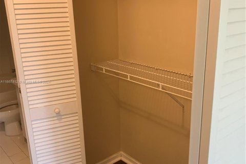 Condo in Coconut Creek, Florida, 2 bedrooms  № 1710903 - photo 8