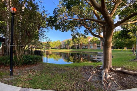 Condo in Coconut Creek, Florida, 2 bedrooms  № 1710903 - photo 19