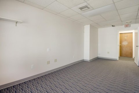 Propiedad comercial en alquiler en Lake Worth, Florida № 1099076 - foto 1