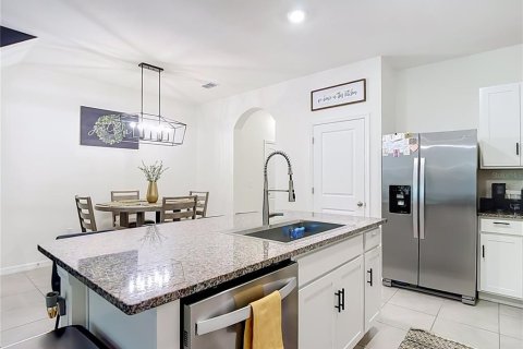 Touwnhouse à louer à Brandon, Floride: 3 chambres, 155.43 m2 № 2418568 - photo 23