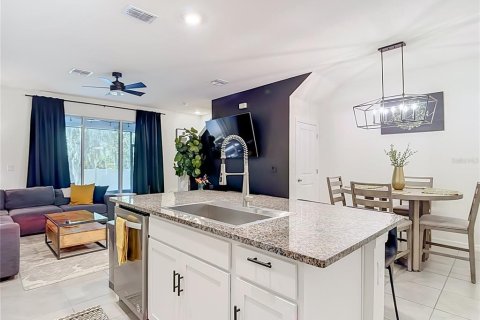 Touwnhouse à louer à Brandon, Floride: 3 chambres, 155.43 m2 № 2418568 - photo 17