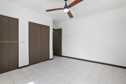 Casa en alquiler en Cutler Bay, Florida, 5 dormitorios, 315.87 m2 № 1991286 - foto 5