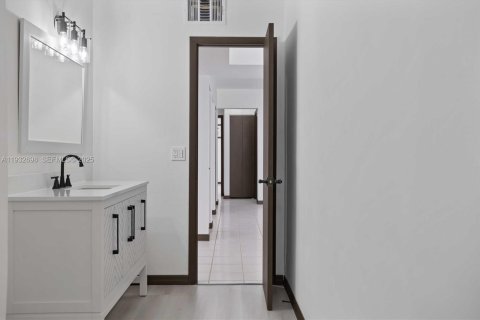 Casa en alquiler en Cutler Bay, Florida, 5 dormitorios, 315.87 m2 № 1991286 - foto 18