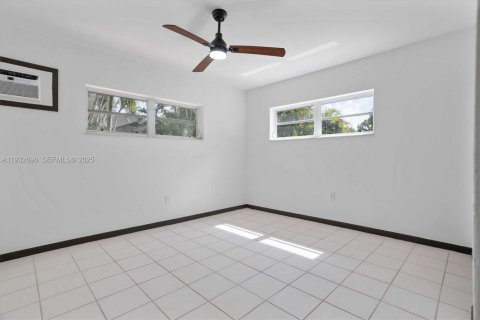 Casa en alquiler en Cutler Bay, Florida, 5 dormitorios, 315.87 m2 № 1991286 - foto 6