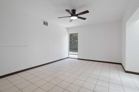 Casa en alquiler en Cutler Bay, Florida, 5 dormitorios, 315.87 m2 № 1991286 - foto 8