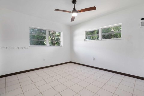 Casa en alquiler en Cutler Bay, Florida, 5 dormitorios, 315.87 m2 № 1991286 - foto 9