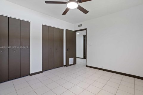 Casa en alquiler en Cutler Bay, Florida, 5 dormitorios, 315.87 m2 № 1991286 - foto 11