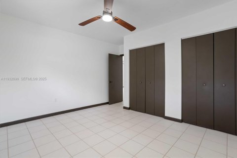 Casa en alquiler en Cutler Bay, Florida, 5 dormitorios, 315.87 m2 № 1991286 - foto 7