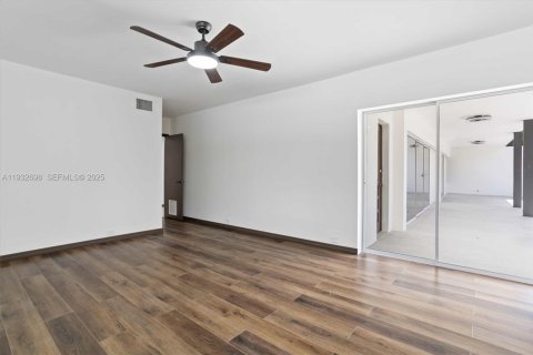 Casa en alquiler en Cutler Bay, Florida, 5 dormitorios, 315.87 m2 № 1991286 - foto 15