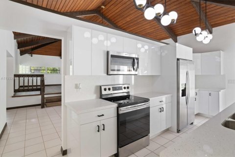 Casa en alquiler en Cutler Bay, Florida, 5 dormitorios, 315.87 m2 № 1991286 - foto 25