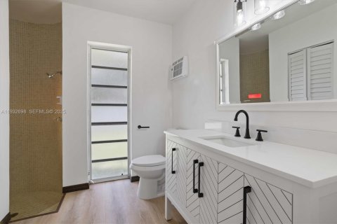 Casa en alquiler en Cutler Bay, Florida, 5 dormitorios, 315.87 m2 № 1991286 - foto 14