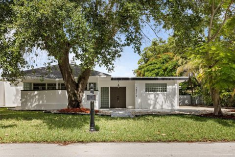 Casa en alquiler en Cutler Bay, Florida, 5 dormitorios, 315.87 m2 № 1991286 - foto 2