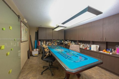 Propiedad comercial en venta en Miami, Florida № 1702823 - foto 8