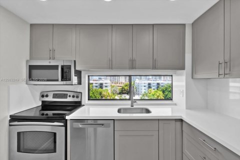 Condominio en venta en Sunny Isles Beach, Florida, 2 dormitorios, 83.05 m2 № 2274973 - foto 11