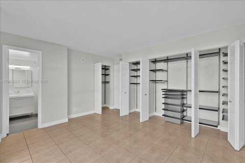 Condominio en venta en Sunny Isles Beach, Florida, 2 dormitorios, 83.05 m2 № 2274973 - foto 18