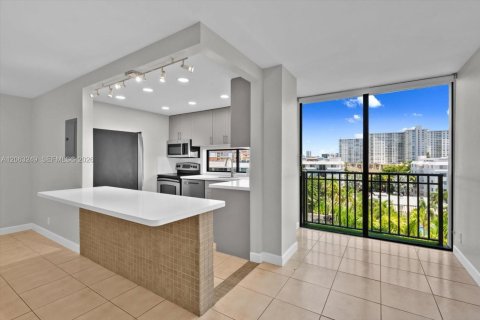 Condominio en venta en Sunny Isles Beach, Florida, 2 dormitorios, 83.05 m2 № 2274973 - foto 13