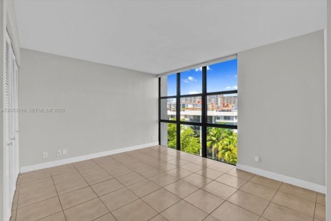 Condominio en venta en Sunny Isles Beach, Florida, 2 dormitorios, 83.05 m2 № 2274973 - foto 16