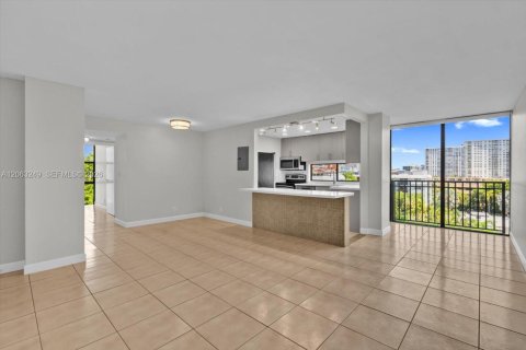 Condominio en venta en Sunny Isles Beach, Florida, 2 dormitorios, 83.05 m2 № 2274973 - foto 4