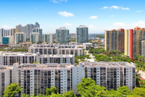 Condominio en venta en Sunny Isles Beach, Florida, 2 dormitorios, 83.05 m2 № 2274973 - foto 2