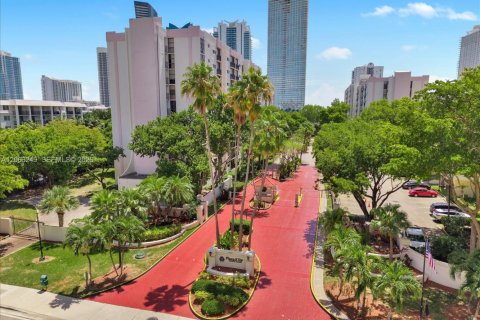 Condominio en venta en Sunny Isles Beach, Florida, 2 dormitorios, 83.05 m2 № 2274973 - foto 28