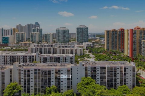 Condominio en venta en Sunny Isles Beach, Florida, 2 dormitorios, 83.05 m2 № 2274973 - foto 3