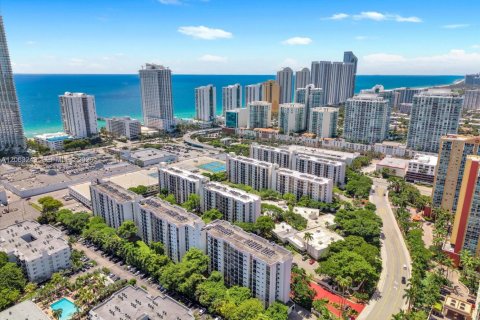 Condominio en venta en Sunny Isles Beach, Florida, 2 dormitorios, 83.05 m2 № 2274973 - foto 5